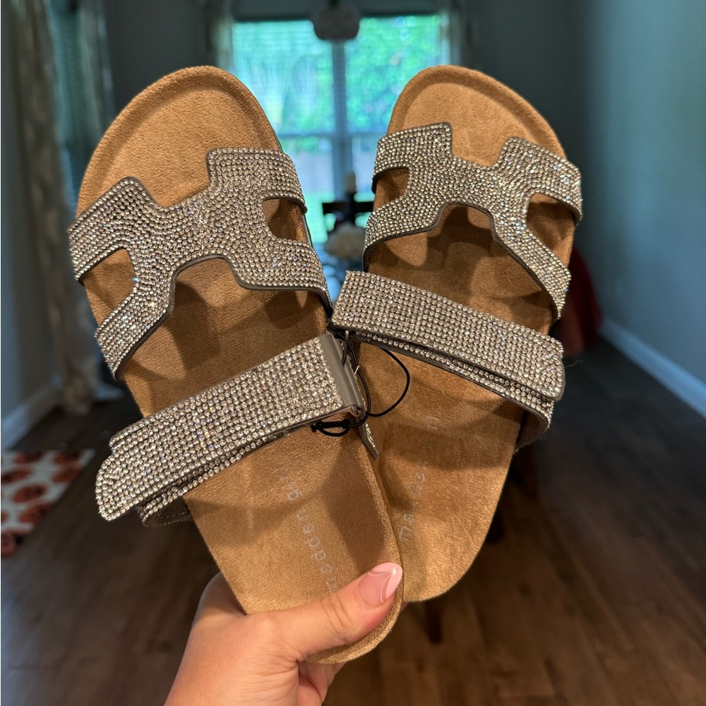 Steve Madden Sandals ✨ - Picture 1 of 6